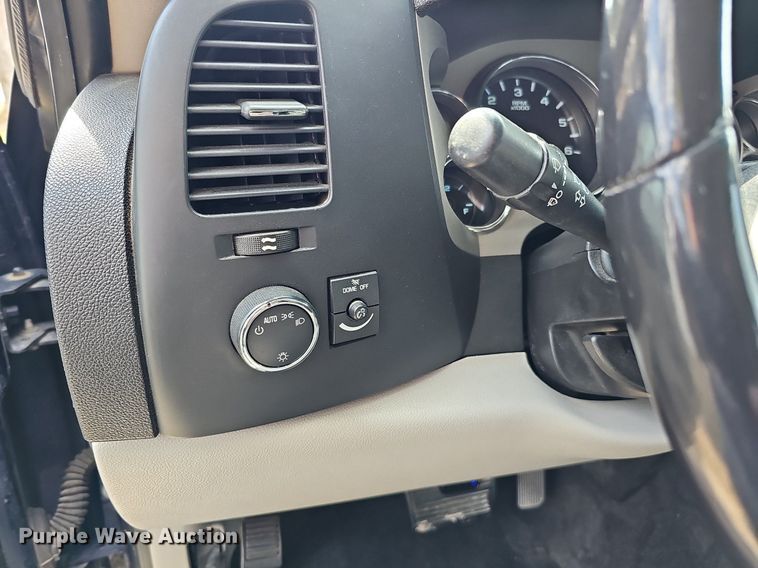 image for item MC9760 2010 Chevrolet Silverado 1500  Crew Cab pickup truck