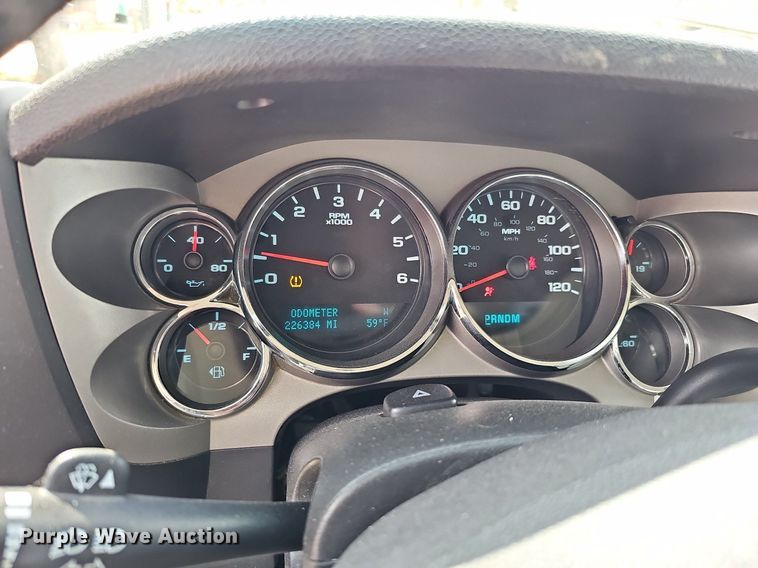 image for item MC9760 2010 Chevrolet Silverado 1500  Crew Cab pickup truck