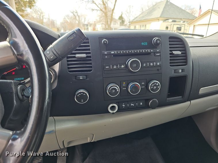 image for item MC9760 2010 Chevrolet Silverado 1500  Crew Cab pickup truck