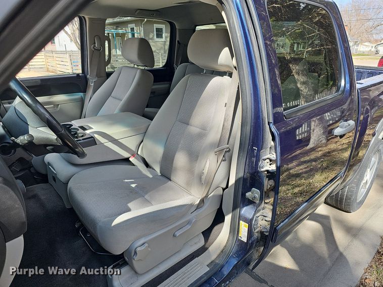 image for item MC9760 2010 Chevrolet Silverado 1500  Crew Cab pickup truck