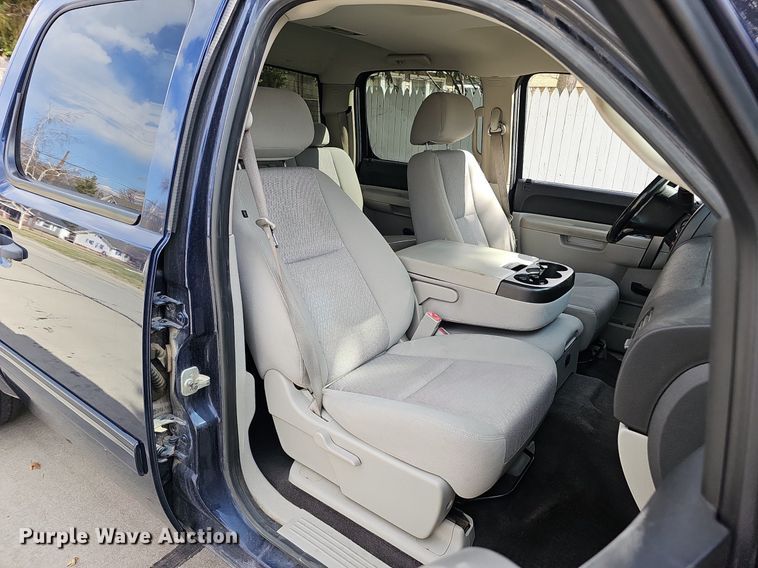 image for item MC9760 2010 Chevrolet Silverado 1500  Crew Cab pickup truck