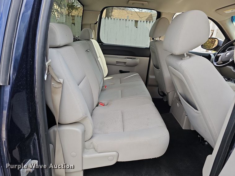 image for item MC9760 2010 Chevrolet Silverado 1500  Crew Cab pickup truck