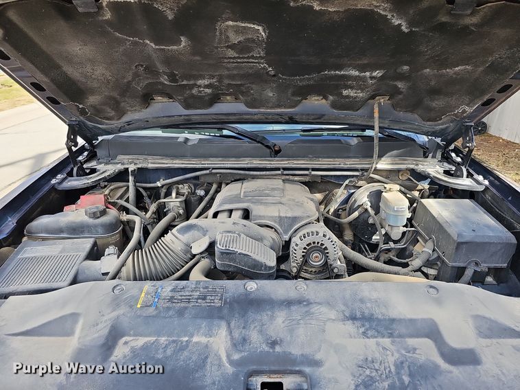 image for item MC9760 2010 Chevrolet Silverado 1500  Crew Cab pickup truck