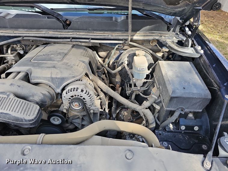 image for item MC9760 2010 Chevrolet Silverado 1500  Crew Cab pickup truck