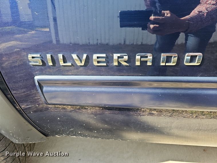 image for item MC9760 2010 Chevrolet Silverado 1500  Crew Cab pickup truck