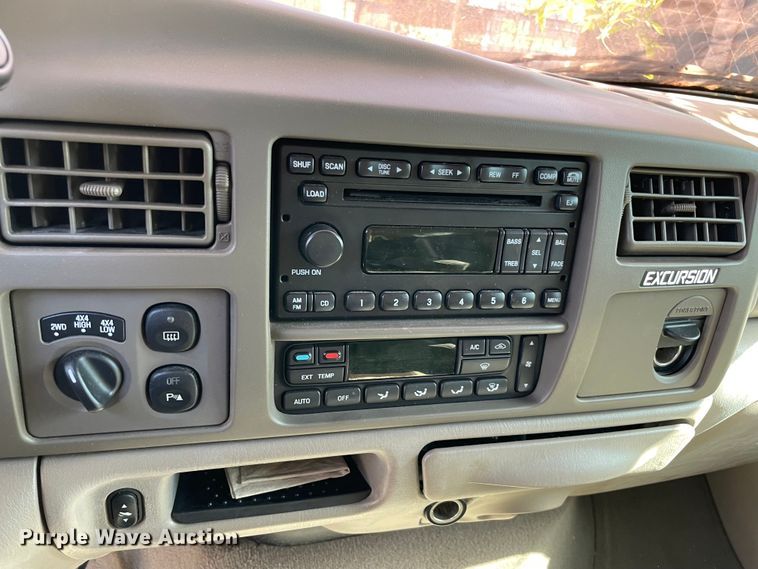 image for item MM9490 2004 Ford Excursion  SUV