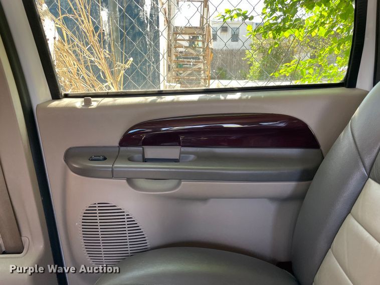 image for item MM9490 2004 Ford Excursion  SUV