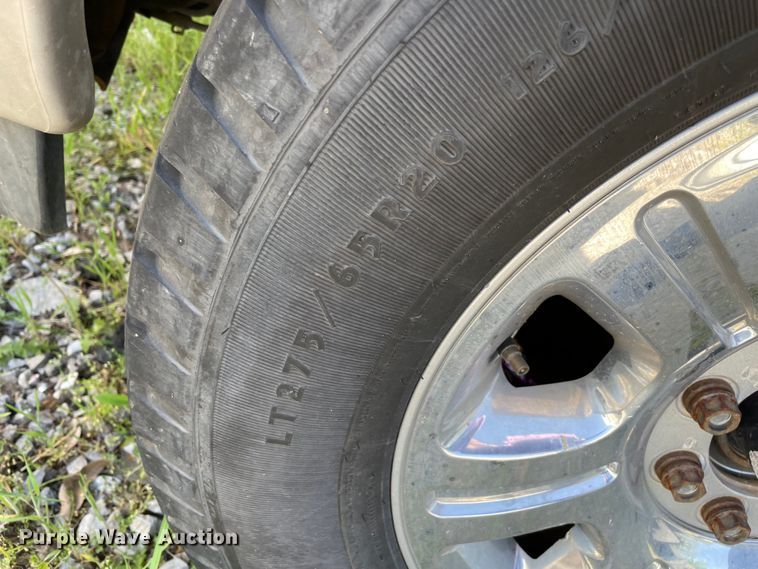 image for item MM9490 2004 Ford Excursion  SUV