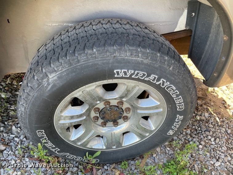 image for item MM9490 2004 Ford Excursion  SUV