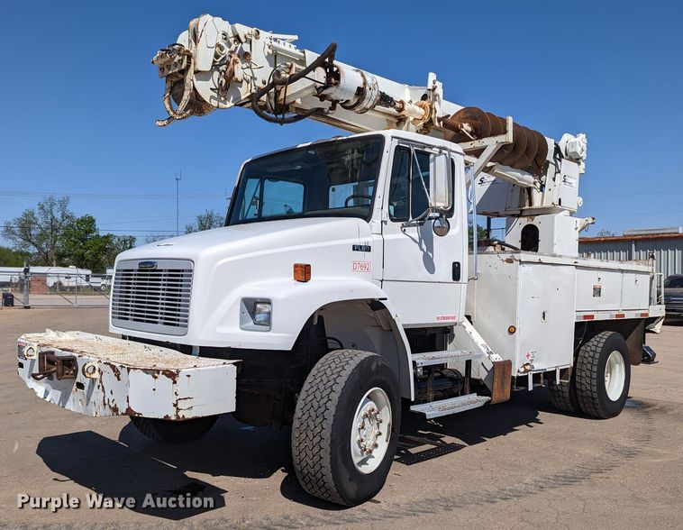 image for item MN9926 2003 Freightliner FL80  digger derrick truck