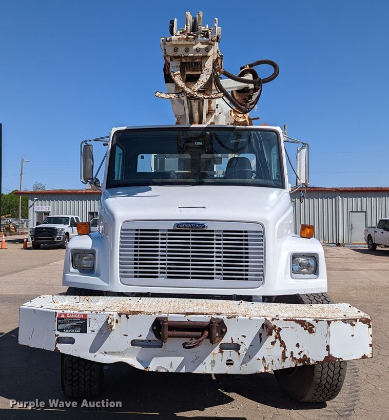 image for item MN9926 2003 Freightliner FL80  digger derrick truck