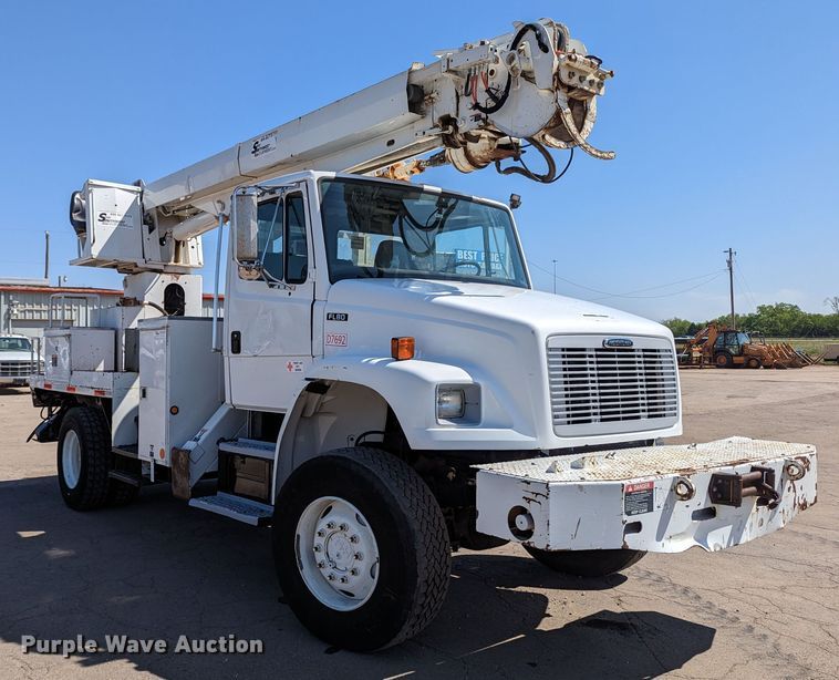 image for item MN9926 2003 Freightliner FL80  digger derrick truck
