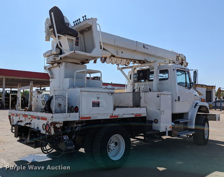 image for item MN9926 2003 Freightliner FL80  digger derrick truck