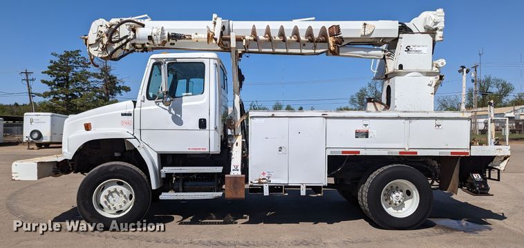 image for item MN9926 2003 Freightliner FL80  digger derrick truck