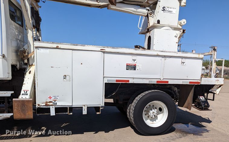 image for item MN9926 2003 Freightliner FL80  digger derrick truck