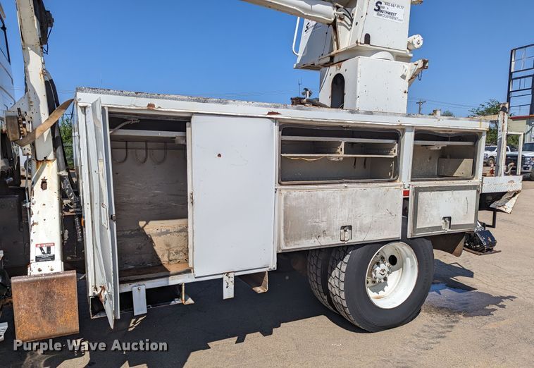 image for item MN9926 2003 Freightliner FL80  digger derrick truck