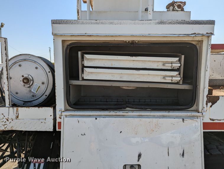 image for item MN9926 2003 Freightliner FL80  digger derrick truck