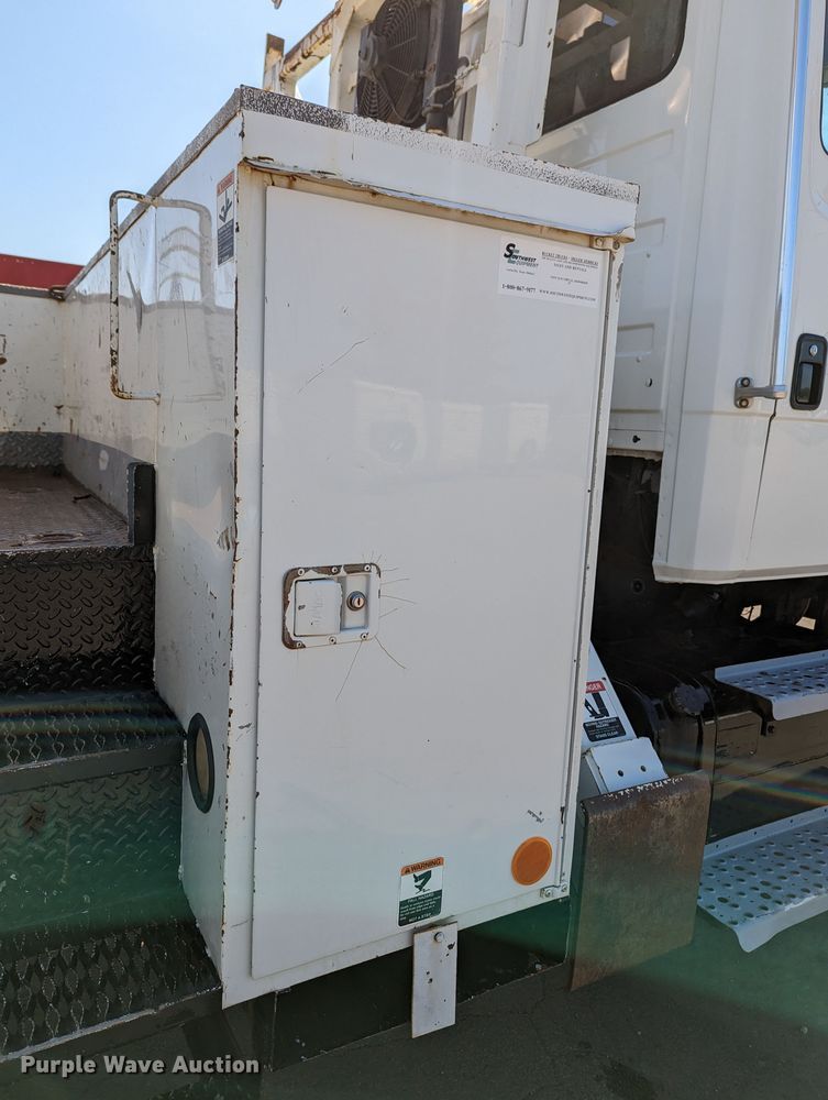 image for item MN9926 2003 Freightliner FL80  digger derrick truck