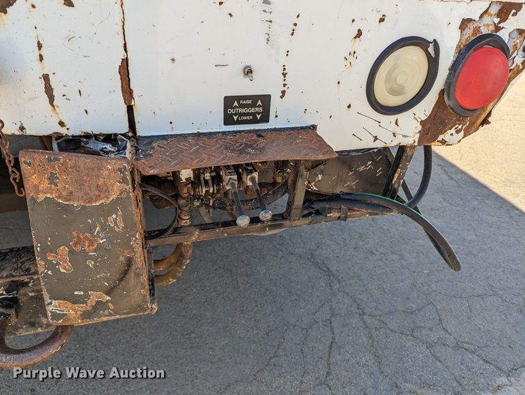 image for item MN9926 2003 Freightliner FL80  digger derrick truck