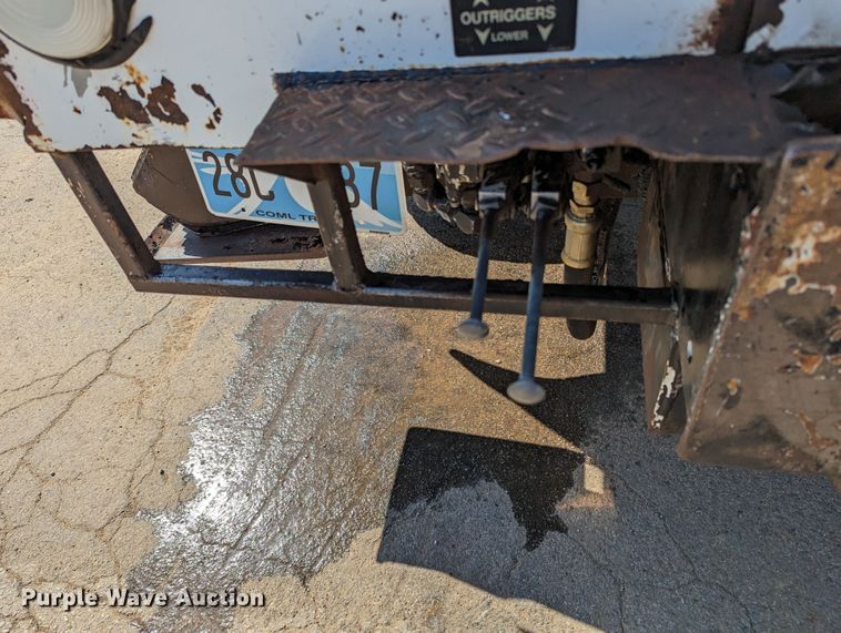 image for item MN9926 2003 Freightliner FL80  digger derrick truck