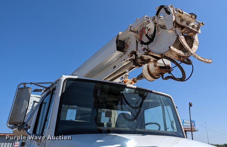 image for item MN9926 2003 Freightliner FL80  digger derrick truck