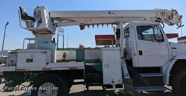 image for item MN9926 2003 Freightliner FL80  digger derrick truck
