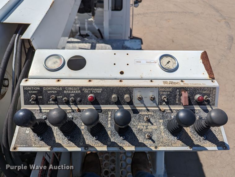 image for item MN9926 2003 Freightliner FL80  digger derrick truck