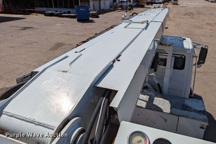 image for item MN9926 2003 Freightliner FL80  digger derrick truck