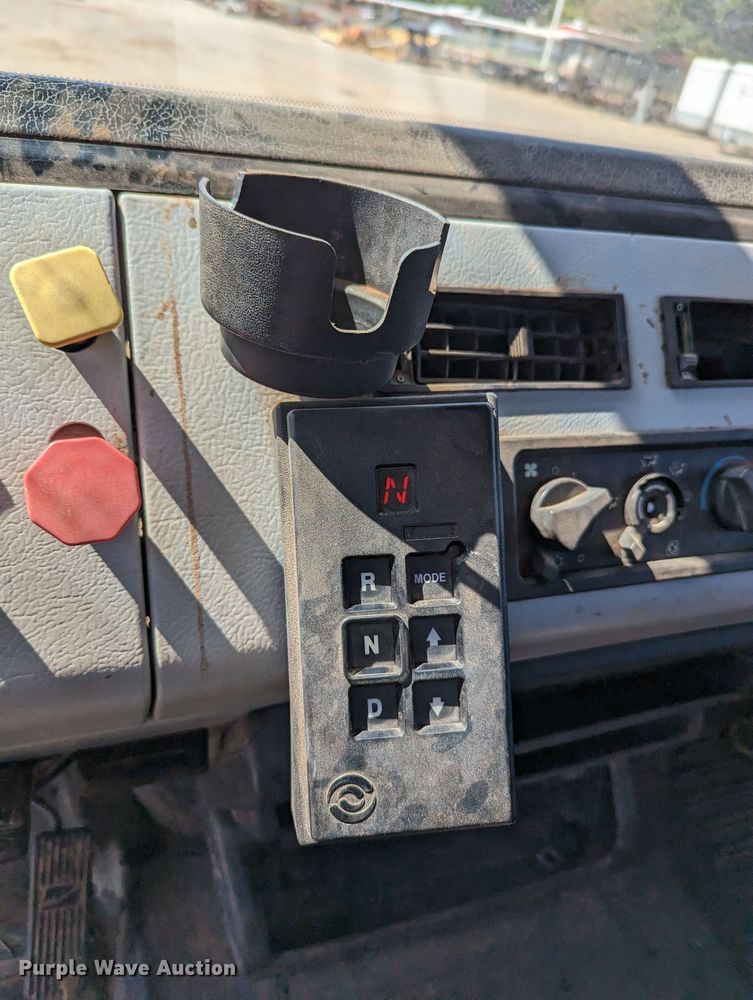 image for item MN9926 2003 Freightliner FL80  digger derrick truck