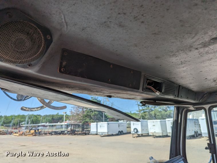 image for item MN9926 2003 Freightliner FL80  digger derrick truck