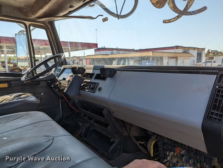 image for item MN9926 2003 Freightliner FL80  digger derrick truck