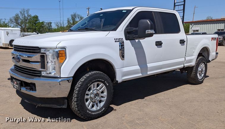 image for item MN9928 2017 Ford F250 Super Duty  Crew Cab pickup truck