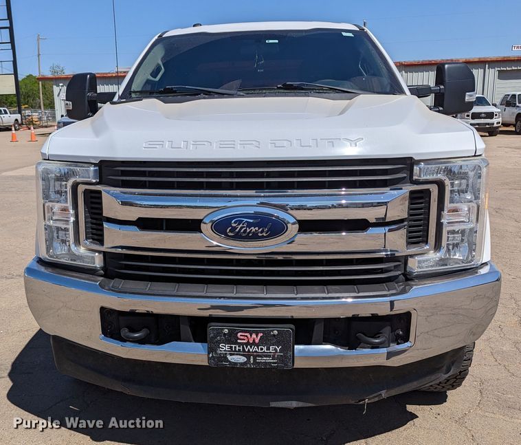 image for item MN9928 2017 Ford F250 Super Duty  Crew Cab pickup truck