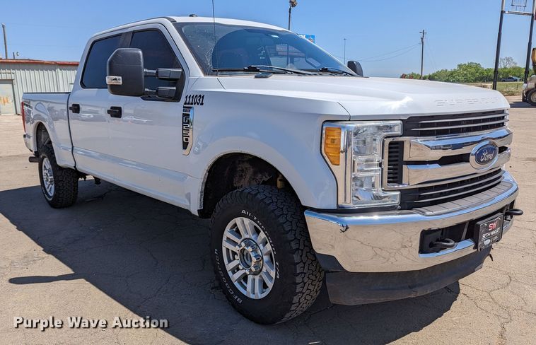 image for item MN9928 2017 Ford F250 Super Duty  Crew Cab pickup truck