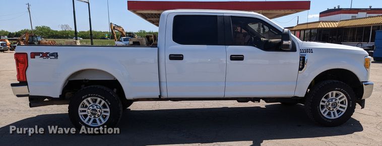 image for item MN9928 2017 Ford F250 Super Duty  Crew Cab pickup truck