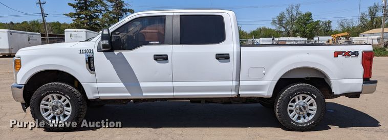 image for item MN9928 2017 Ford F250 Super Duty  Crew Cab pickup truck