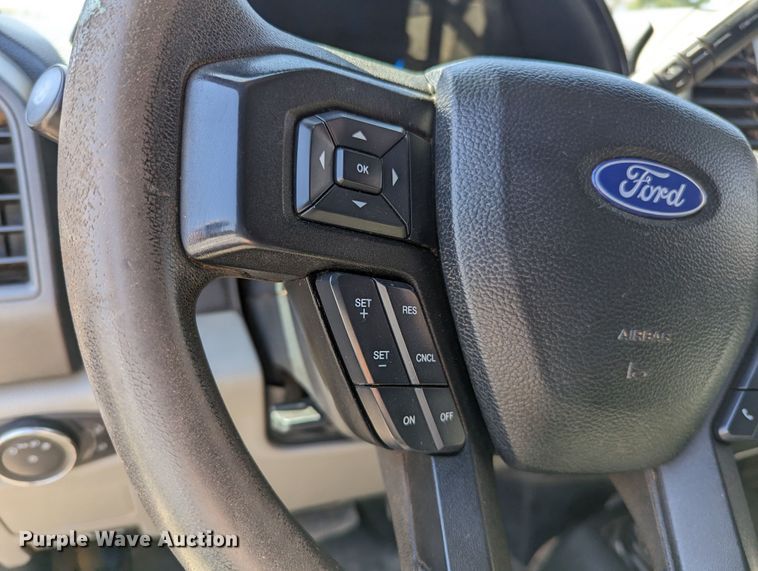 image for item MN9928 2017 Ford F250 Super Duty  Crew Cab pickup truck