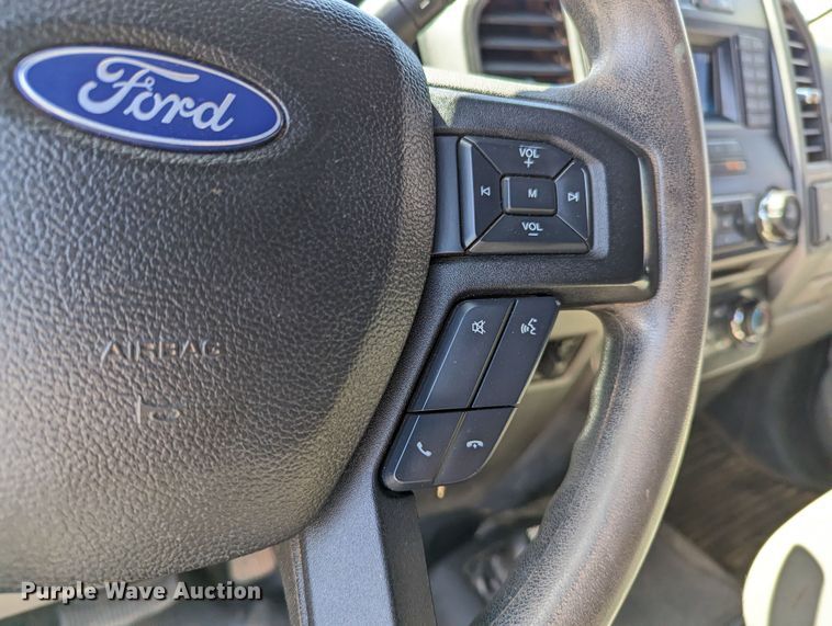 image for item MN9928 2017 Ford F250 Super Duty  Crew Cab pickup truck