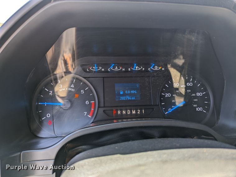 image for item MN9928 2017 Ford F250 Super Duty  Crew Cab pickup truck