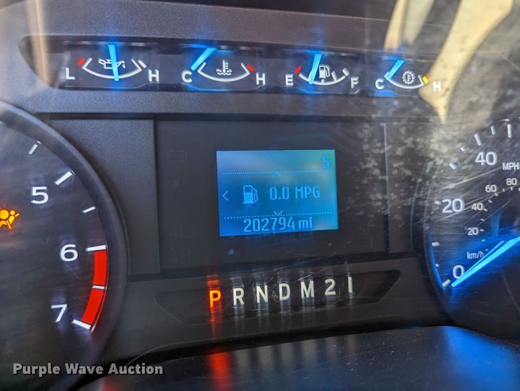 image for item MN9928 2017 Ford F250 Super Duty  Crew Cab pickup truck