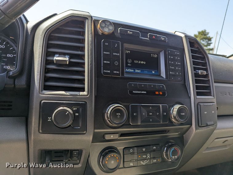 image for item MN9928 2017 Ford F250 Super Duty  Crew Cab pickup truck