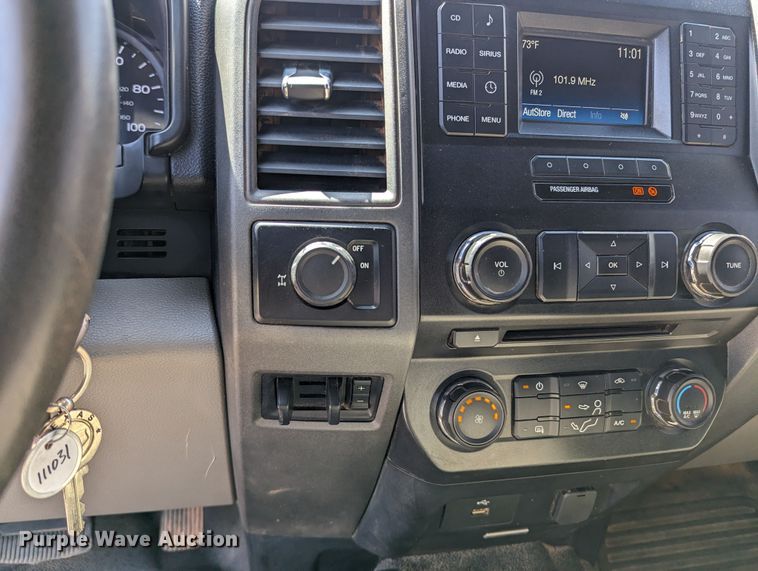 image for item MN9928 2017 Ford F250 Super Duty  Crew Cab pickup truck