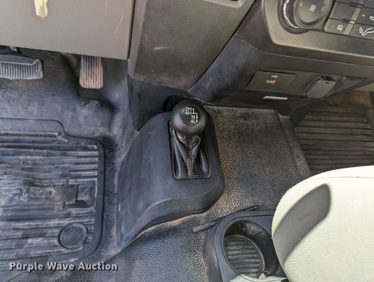 image for item MN9928 2017 Ford F250 Super Duty  Crew Cab pickup truck