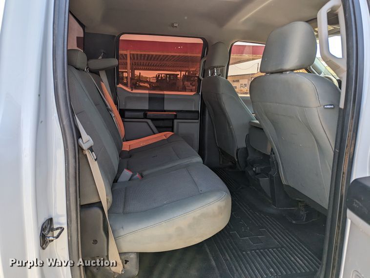 image for item MN9928 2017 Ford F250 Super Duty  Crew Cab pickup truck