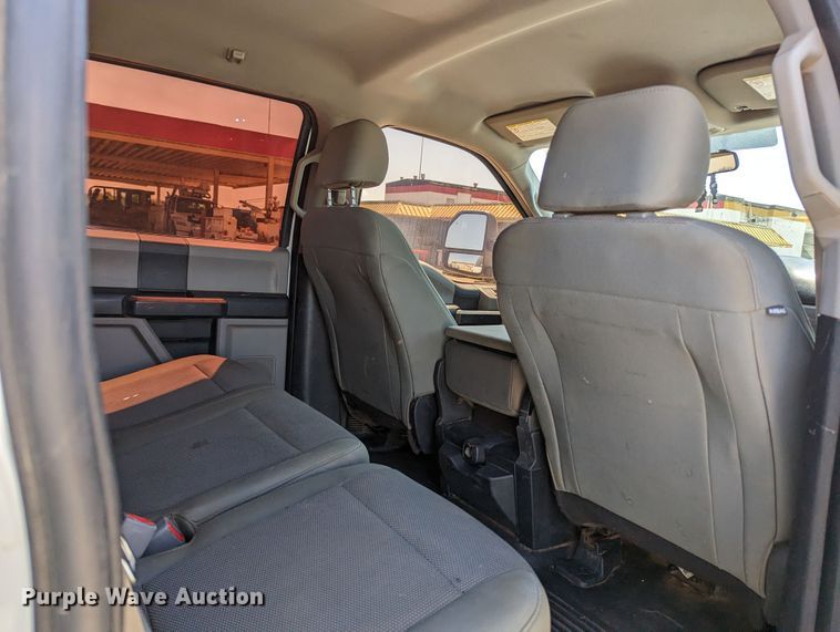 image for item MN9928 2017 Ford F250 Super Duty  Crew Cab pickup truck