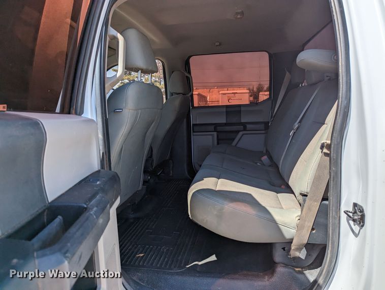 image for item MN9928 2017 Ford F250 Super Duty  Crew Cab pickup truck