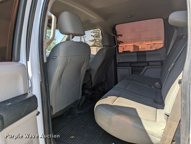 image for item MN9928 2017 Ford F250 Super Duty  Crew Cab pickup truck