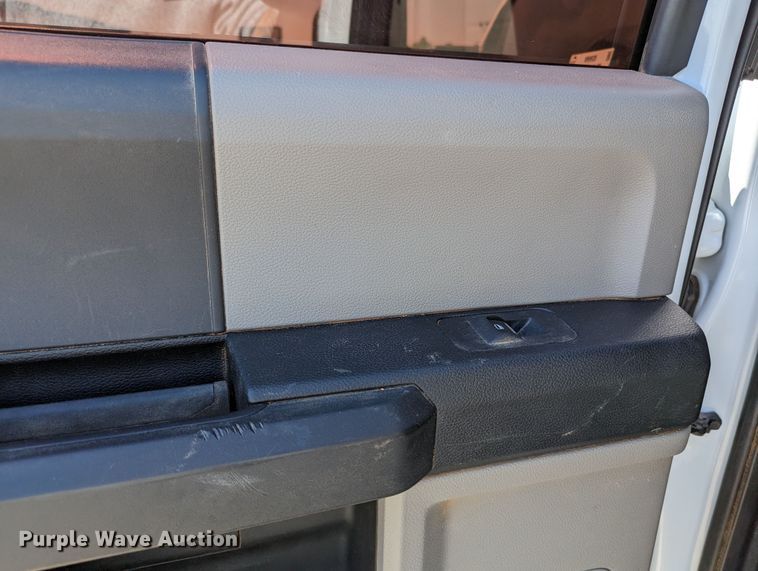 image for item MN9928 2017 Ford F250 Super Duty  Crew Cab pickup truck