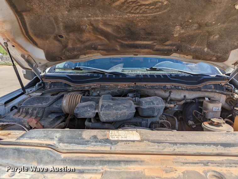 image for item MN9928 2017 Ford F250 Super Duty  Crew Cab pickup truck