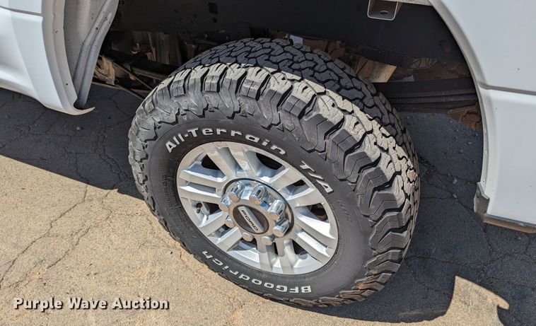 image for item MN9928 2017 Ford F250 Super Duty  Crew Cab pickup truck